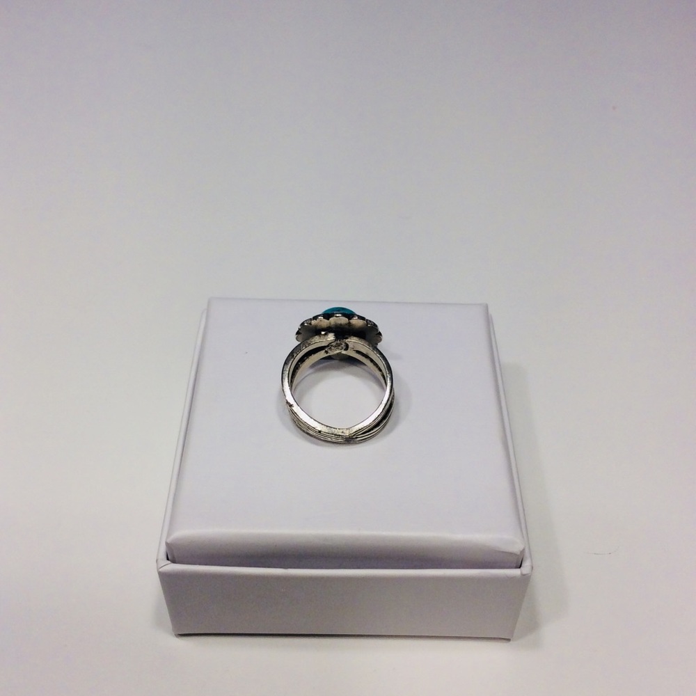 Premier Designs Turquoise Ring - Size 7 - Picture 3 of 3